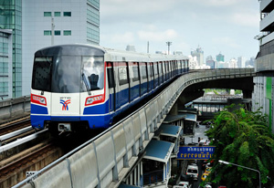 поезд бангкокского метро