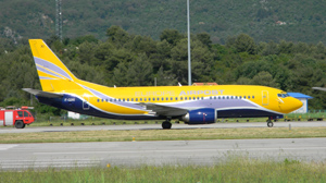 самолет в аэропорту Тиват